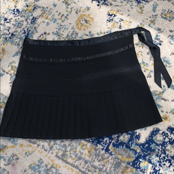 Black pleated skirt size 0. - Picture 1 of 3